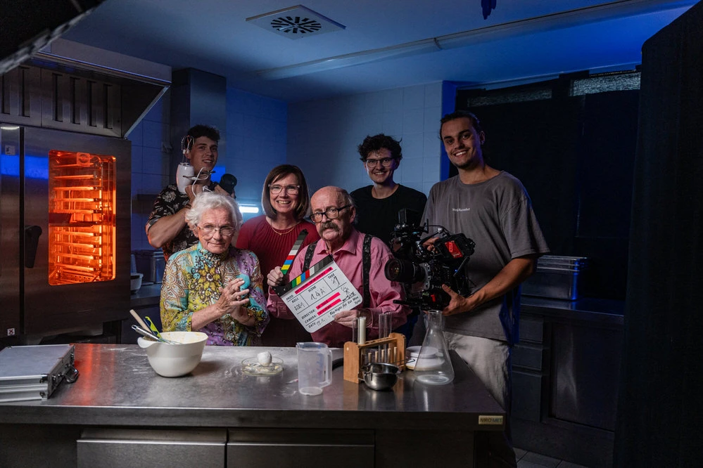 BTS-214_MAX03560-1